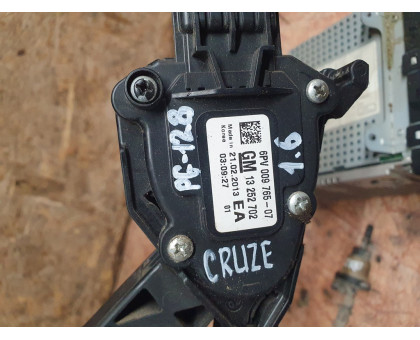 Педаль газа 1,6 МКПП Chevrolet Cruze 2009> Педаль газа 1,6 МКПП Chevrolet Cruze 2009>