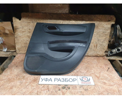 Обшивка двери задняя правая 1,6 МКПП Citroen C4 2005-2011 Обшивка двери задняя правая 1,6 МКПП Citroen C4 2005-2011