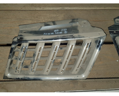 Решетка радиатора правая Mitsubishi Pajero Sport (KH) 2008-2015