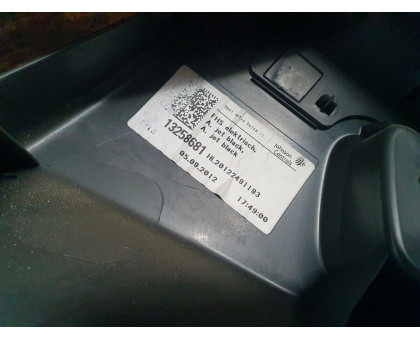 Обшивка двери задняя левая  Opel Astra J 2010>