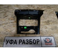Дефлектор центральный с кнопкой авар сигнала+рамка магнитолы  1.8 GTC Opel Astra H / Family 2004>