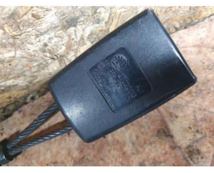 Ремень безопасности ответная часть левый Skoda Octavia (A5 1Z-) 2004-2013