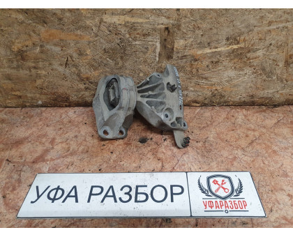 Подушка ДВС правая 2,0 Renault Duster 2012> Подушка ДВС правая 2,0 Renault Duster 2012>