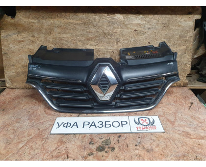 Решетка радиатора Renault Sandero Стэпвэй 2014>