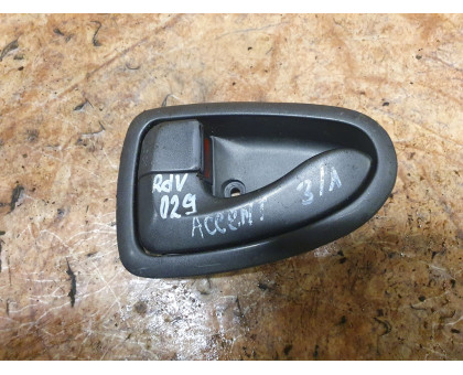 Ручка двери внутренняя задняя левая 1.5 АКПП Hyundai Accent 2000-2012