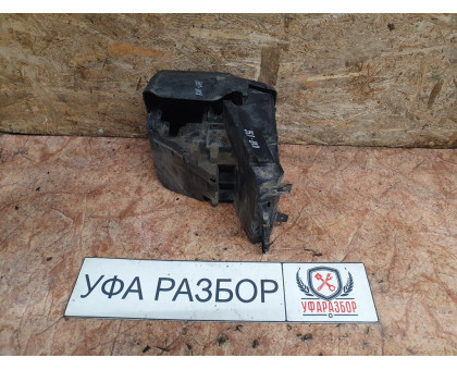 Корпус блока предохранителя в сборе с крышкой 1,6 МКПП Citroen C4 2005-2011