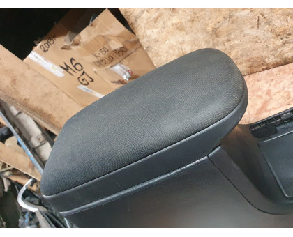 Подлакотник 1.6 АКПП Toyota Corolla E15 2006-2010 Подлакотник 1.6 АКПП Toyota Corolla E15 2006-2010
