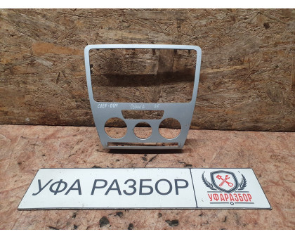 Рамка магнитолы 1,4 МКПП Skoda Octavia (A5 1Z-) 2008-2013 Рамка магнитолы 1,4 МКПП Skoda Octavia (A5 1Z-) 2008-2013