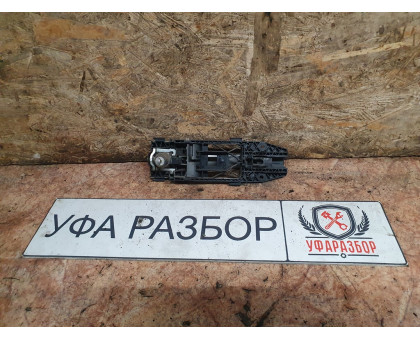 Ручка двери передняя левая всборе 1,2 DSG7 Skoda Yeti 2009> Ручка двери передняя левая всборе 1,2 DSG7 Skoda Yeti 2009>