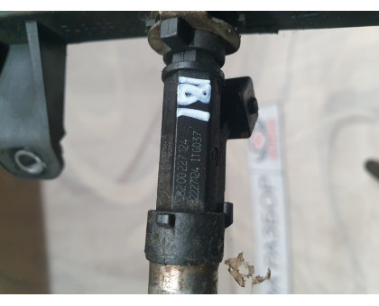 Топливная рампа  Lada Largus 2011>