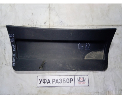 Обшивка двери багажника Skoda Fabia 2007-2015