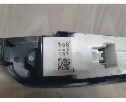 Блок управления стеклоподьемником перед левый 1,8 МКПП Mazda 6 (GH) 2007-2012 Блок управления стеклоподьемником перед левый 1,8 МКПП Mazda 6 (GH) 2007-2012