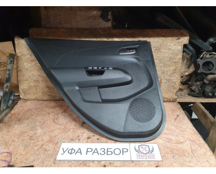 Обшивка двери задняя левая Chevrolet Aveo (T300) 2011> Обшивка двери задняя левая Chevrolet Aveo (T300) 2011>