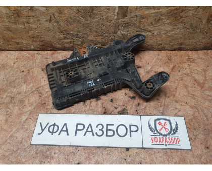 Площадка под АКБ 1,4 МКПП Skoda Octavia (A5 1Z-) 2008-2013 Площадка под АКБ 1,4 МКПП Skoda Octavia (A5 1Z-) 2008-2013