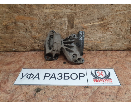 Подушка ДВС правая 1,6 АКПП Renault Duster 2012-2015 Подушка ДВС правая 1,6 АКПП Renault Duster 2012-2015