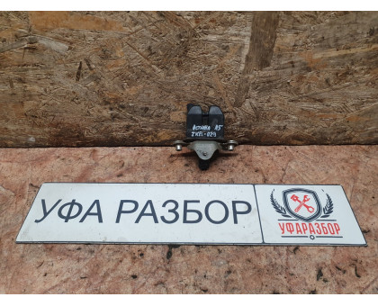 Замок багажника 1,4 МКПП Skoda Octavia (A5 1Z-) 2008-2013 Замок багажника 1,4 МКПП Skoda Octavia (A5 1Z-) 2008-2013