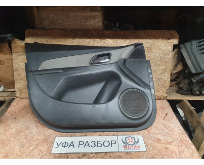 Обшивка двери передняя левая 1,6 МКПП  Chevrolet Cruze 2009>