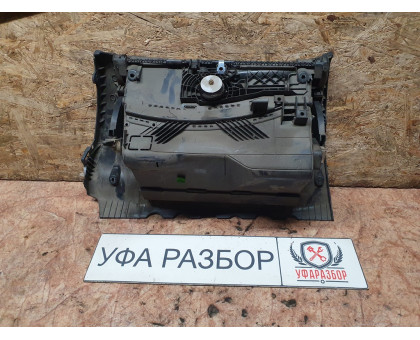 Бардачек 1,4 МКПП Skoda Octavia (A5 1Z-) 2008-2013