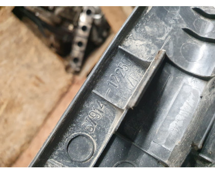 Накладка порога салонная перед левая 1.6 АКПП Toyota Corolla E15 2006-2010