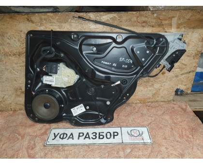 Дверная карта задняя правая  VW Passat [B6] 2005-2010
