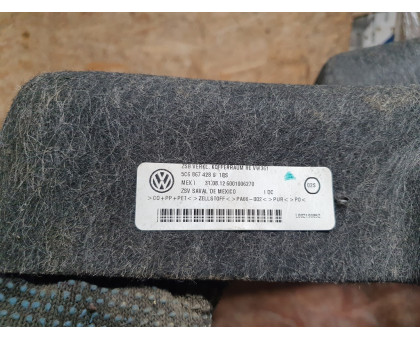 Обшивка багажника правая VW Jetta 2011>