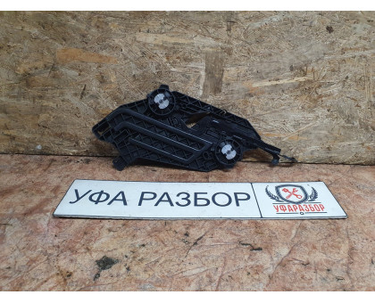 Кронштейн фары правый Skoda Octavia (A5 1Z-) 2004-2013 Кронштейн фары правый Skoda Octavia (A5 1Z-) 2004-2013