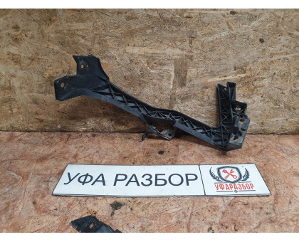 Кронштейн фары левый Subaru Forester (S13) 2012> Кронштейн фары левый Subaru Forester (S13) 2012>